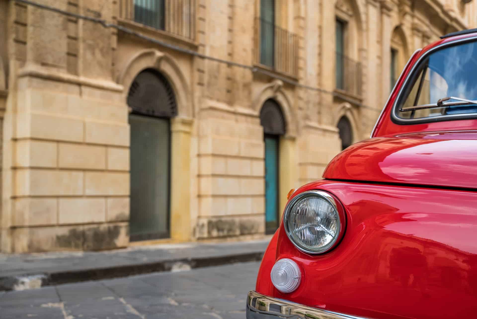 voiture rouge sicile voiture rouge sicile