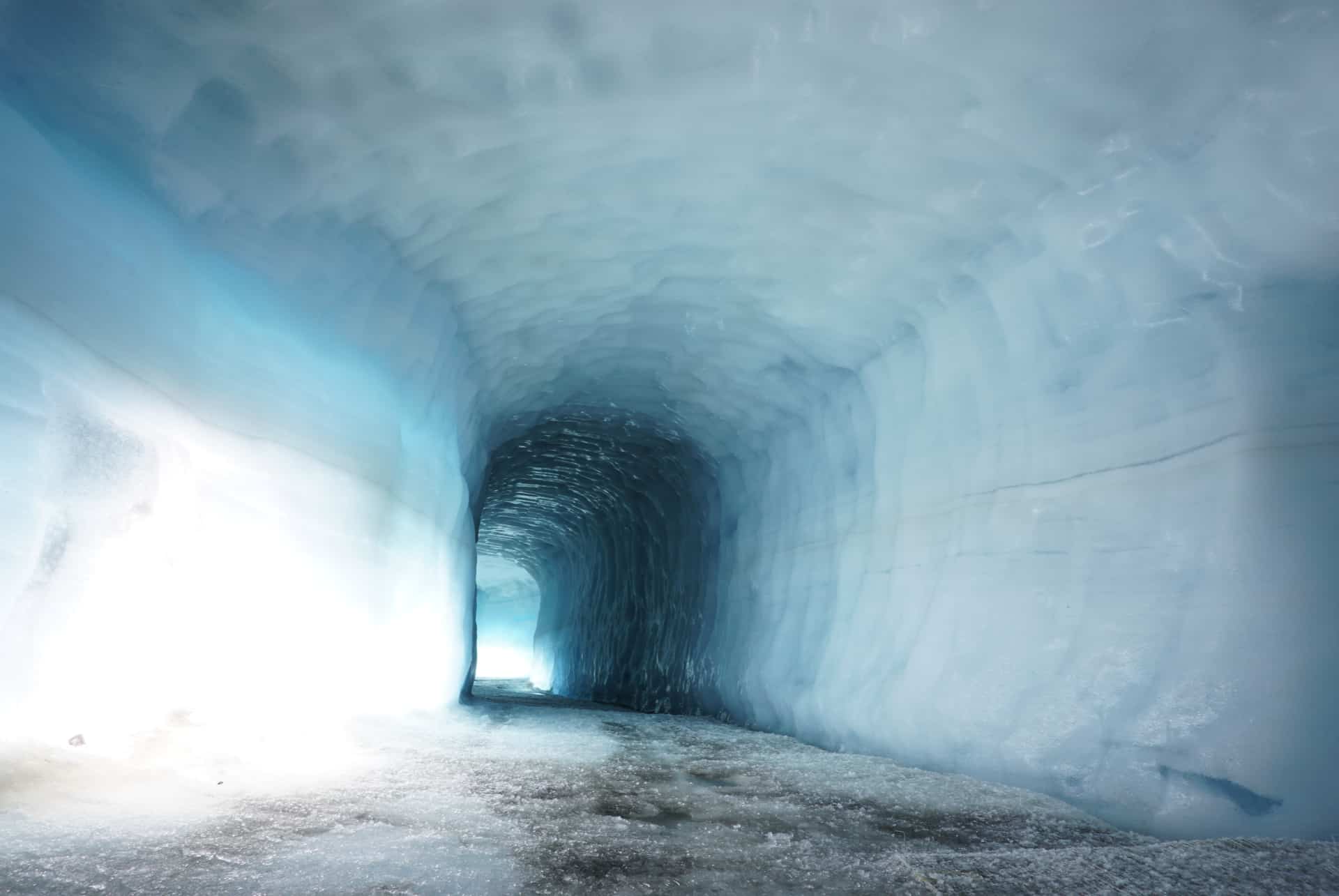 tunnel de glace de langjokull grottes glace de langjokull islande
