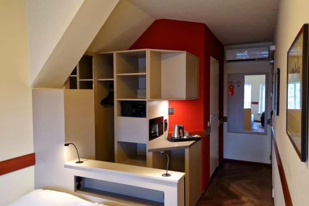 a train hotel quartier rouge amsterdam a train hotel quartier rouge amsterdam