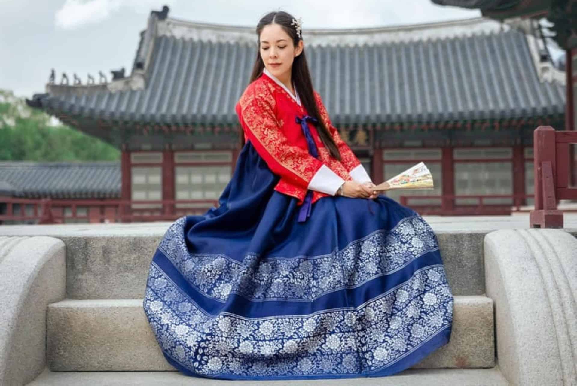 photo souvenir avec un hanbok dans un palais de seoul photo souvenir avec un hanbok dans un palais de seoul