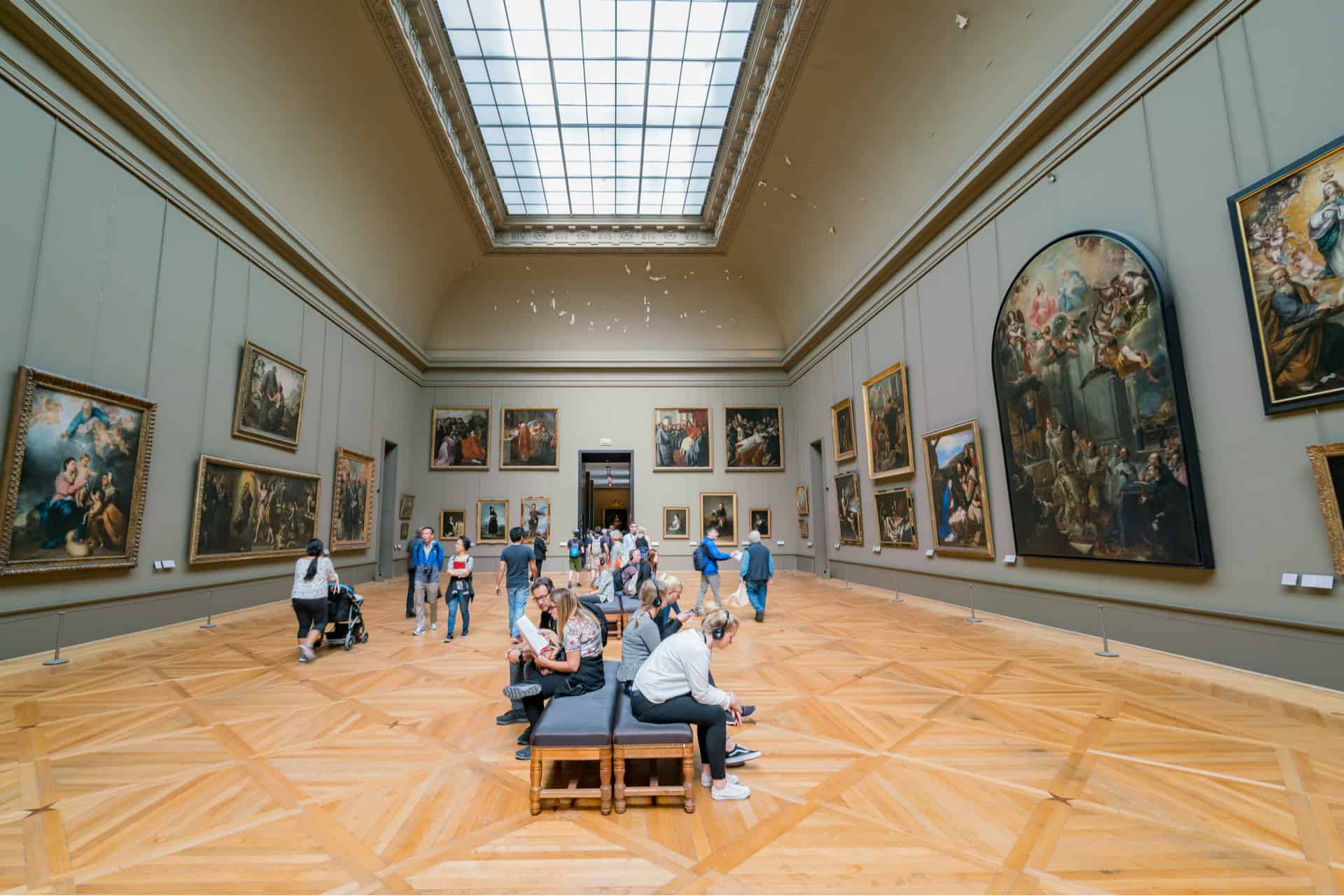 interieur musee du louvre