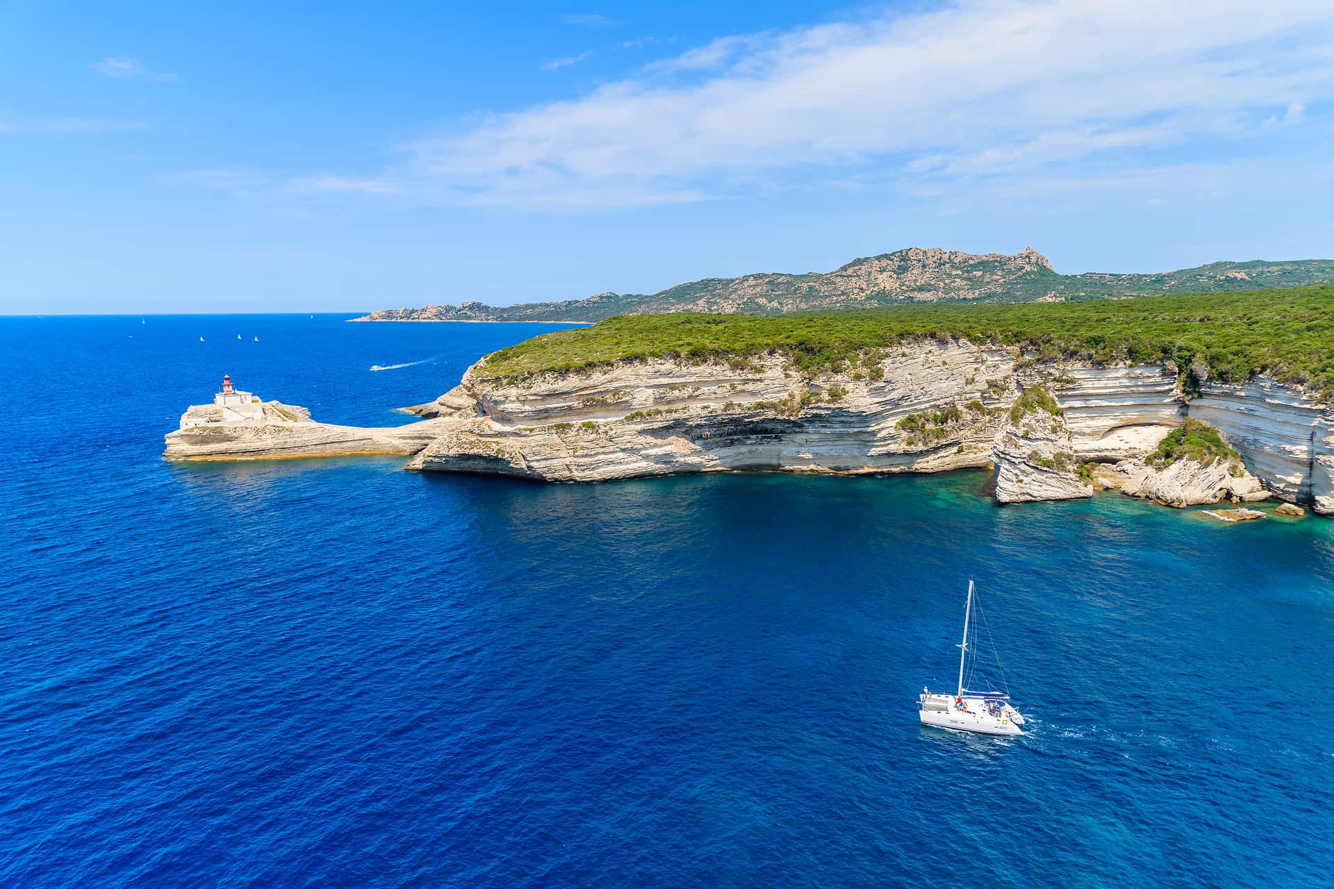 naviguer autour de la corse en catamaran