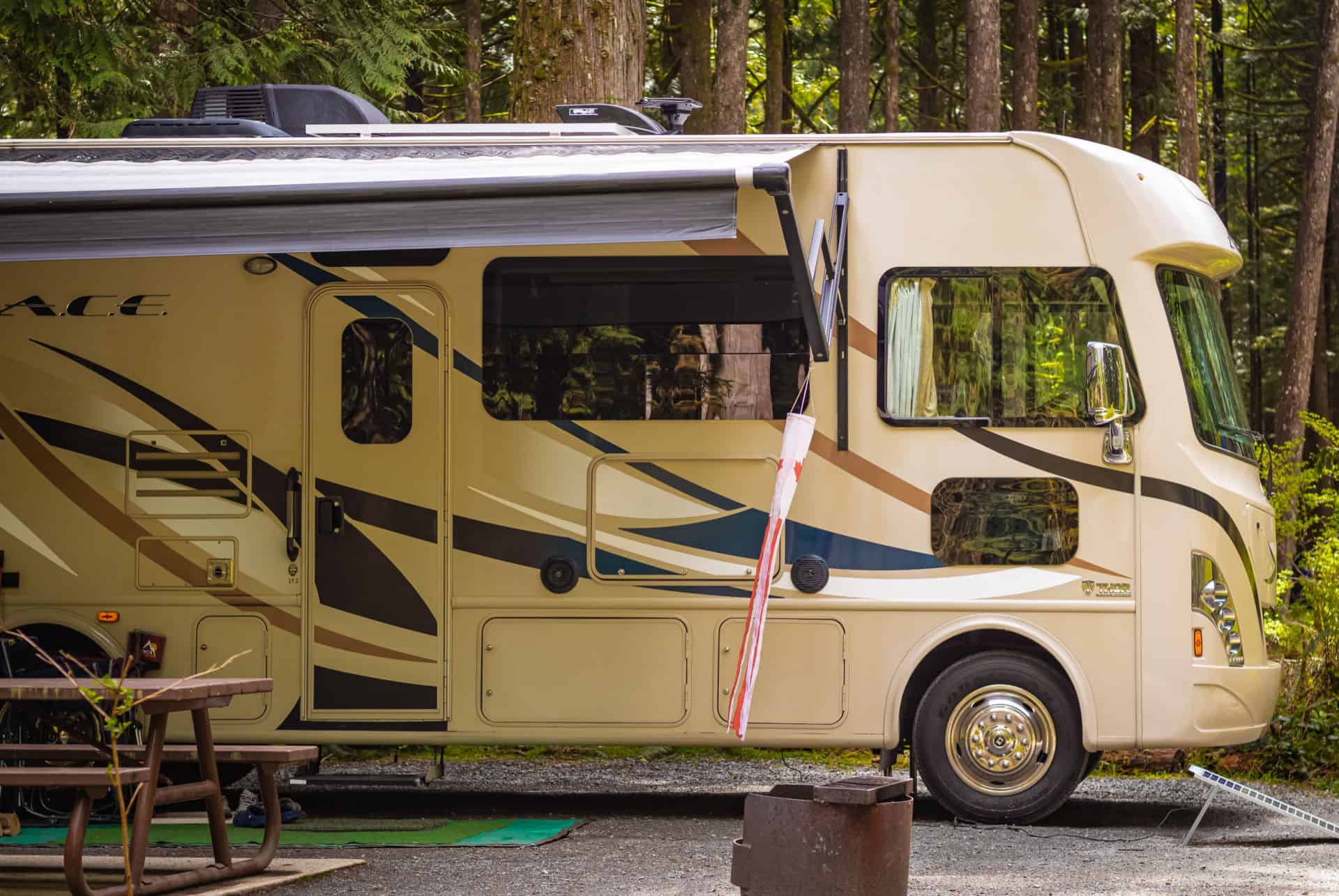 van ou camping car road trip canada