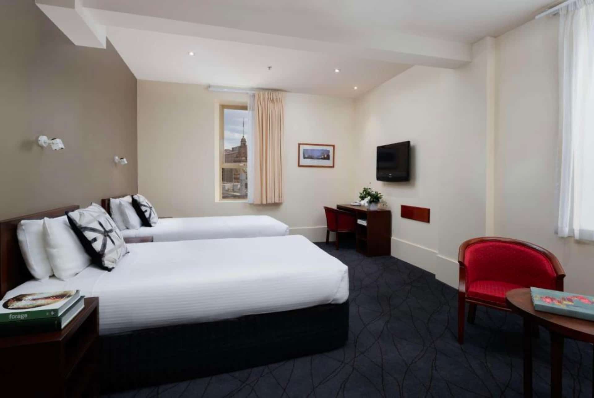 victoria hotel melbourne