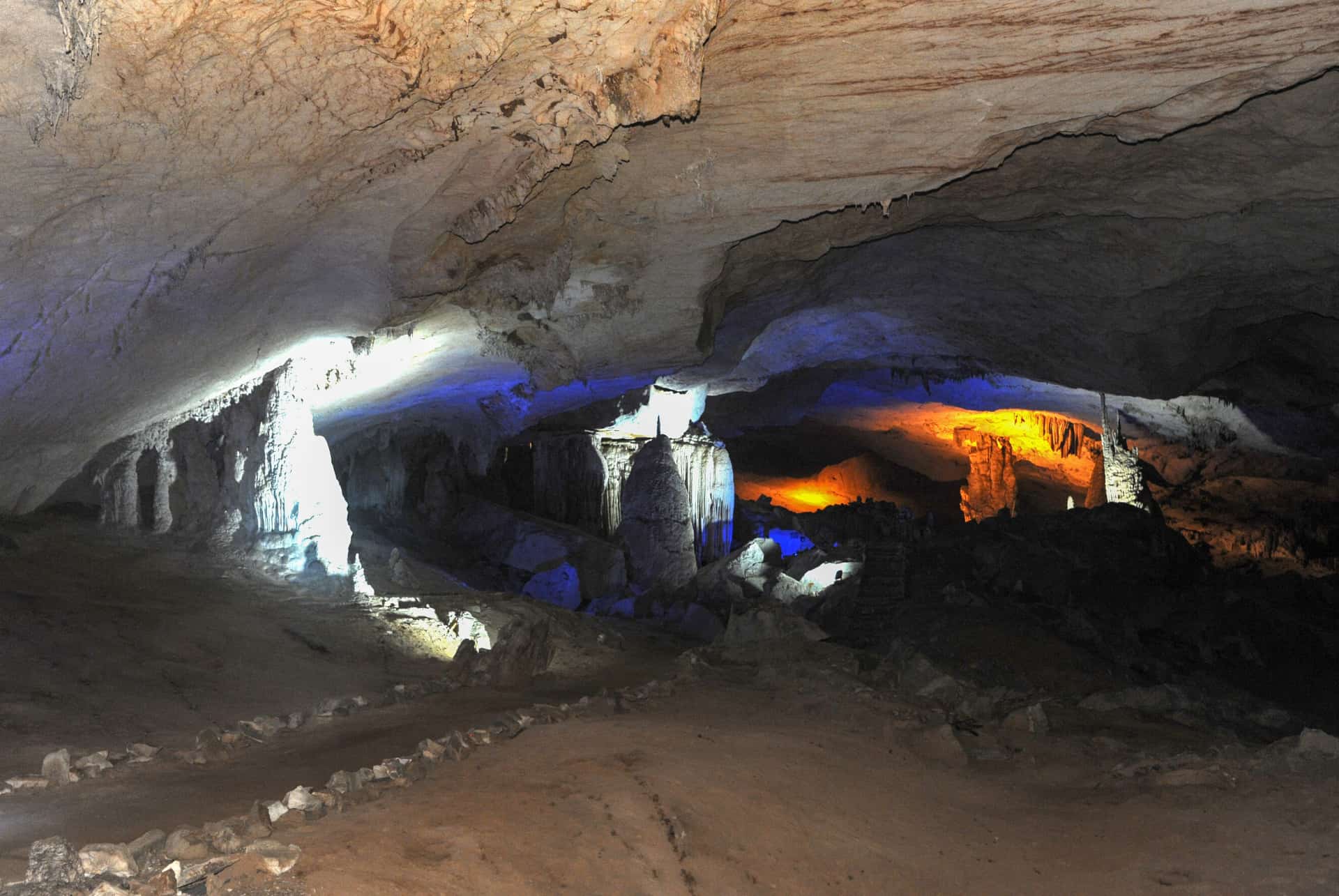 que faire au laos grotte tham kong lo