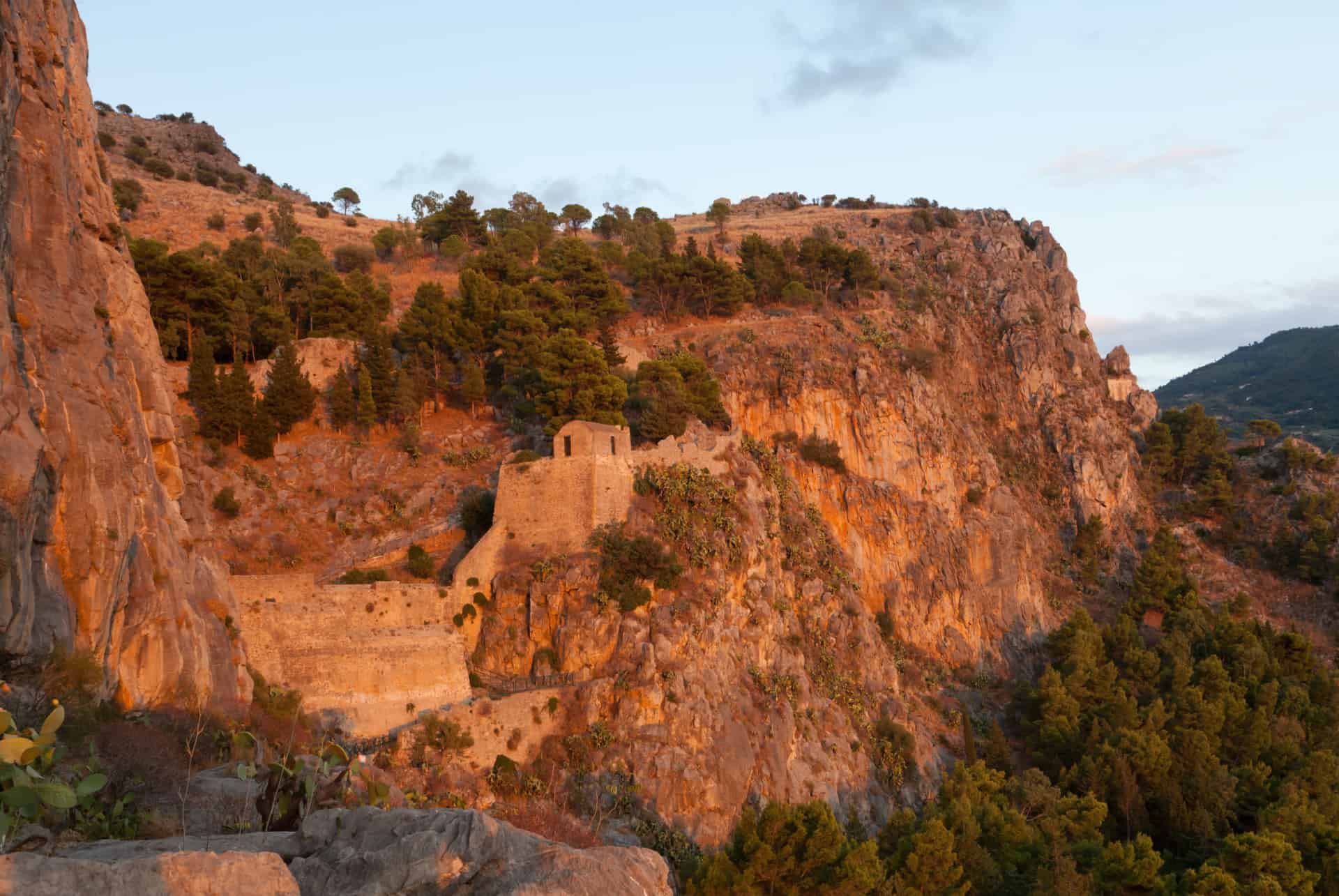 ruines rocca cefalu ruines rocca cefalu