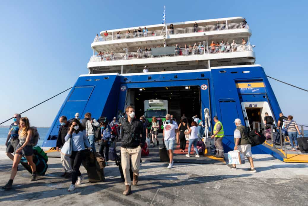 ferry santorin