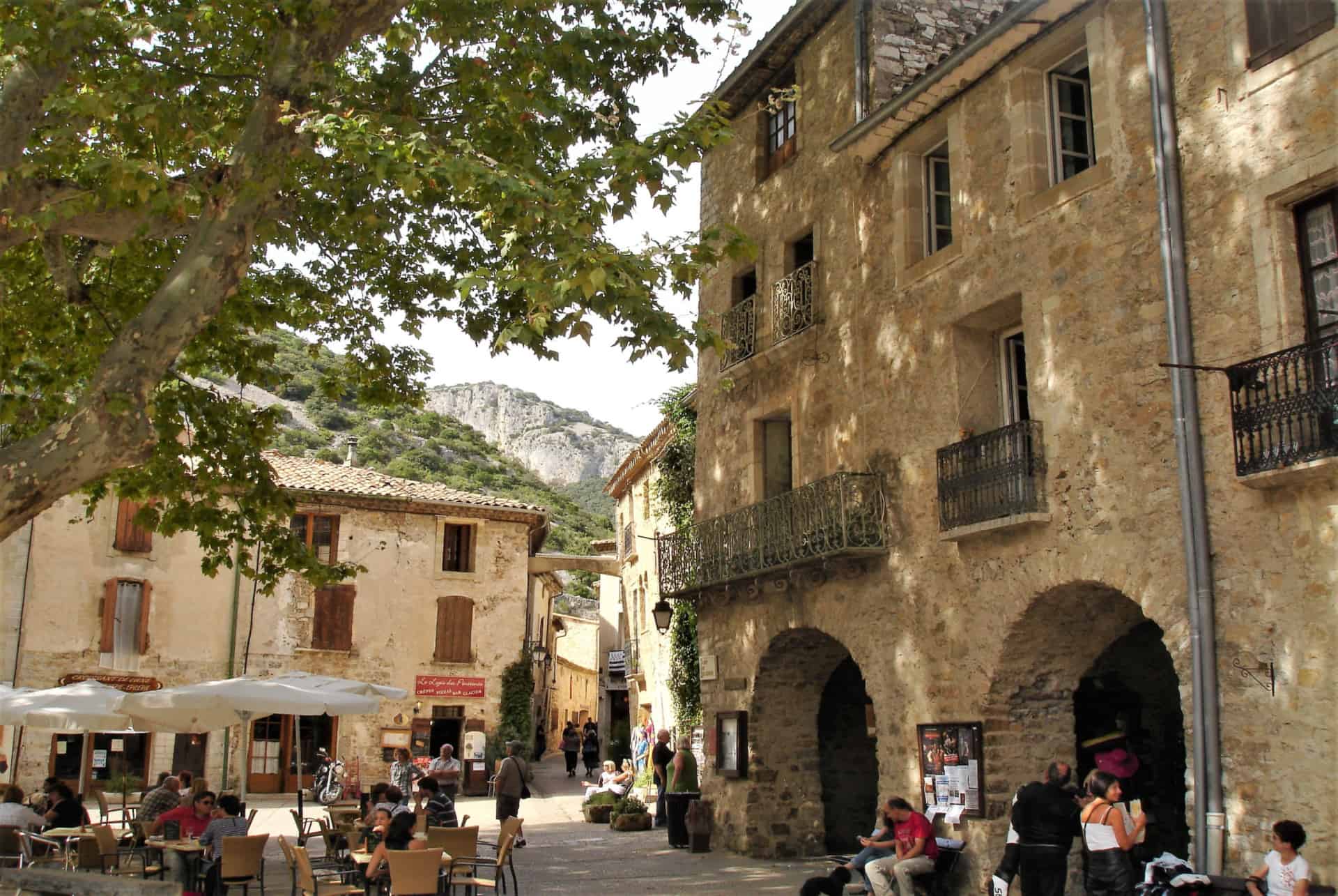 vacances en france st guilhem le desert