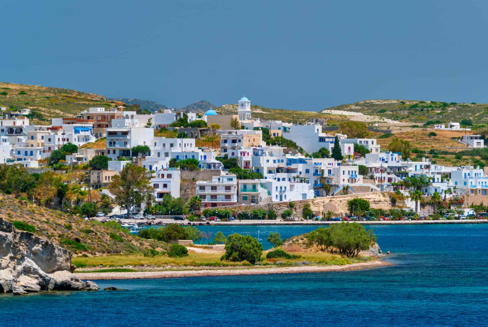 dormir a milos adamas cyclades adamas