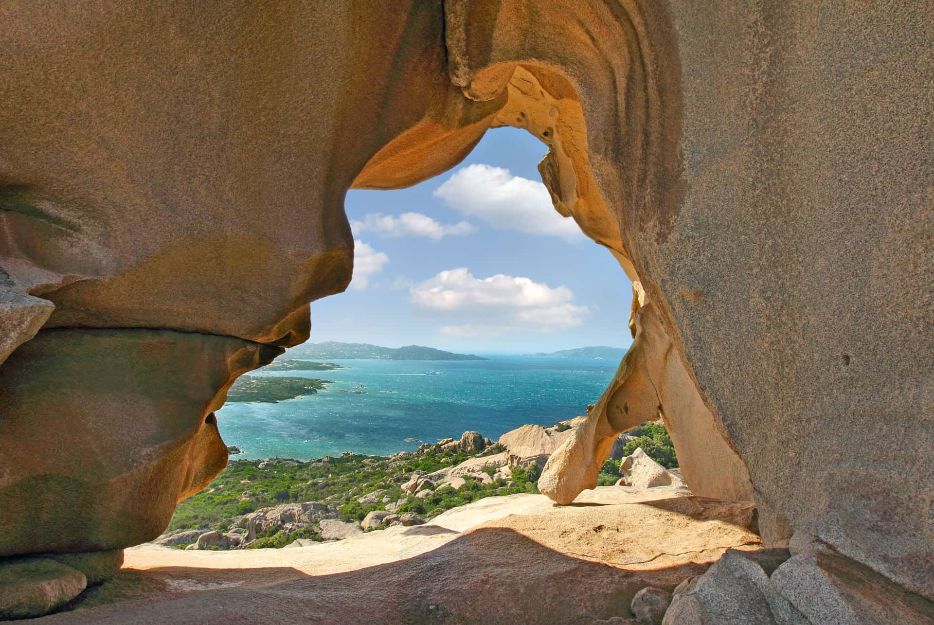 falaises et grotte en sardaigne