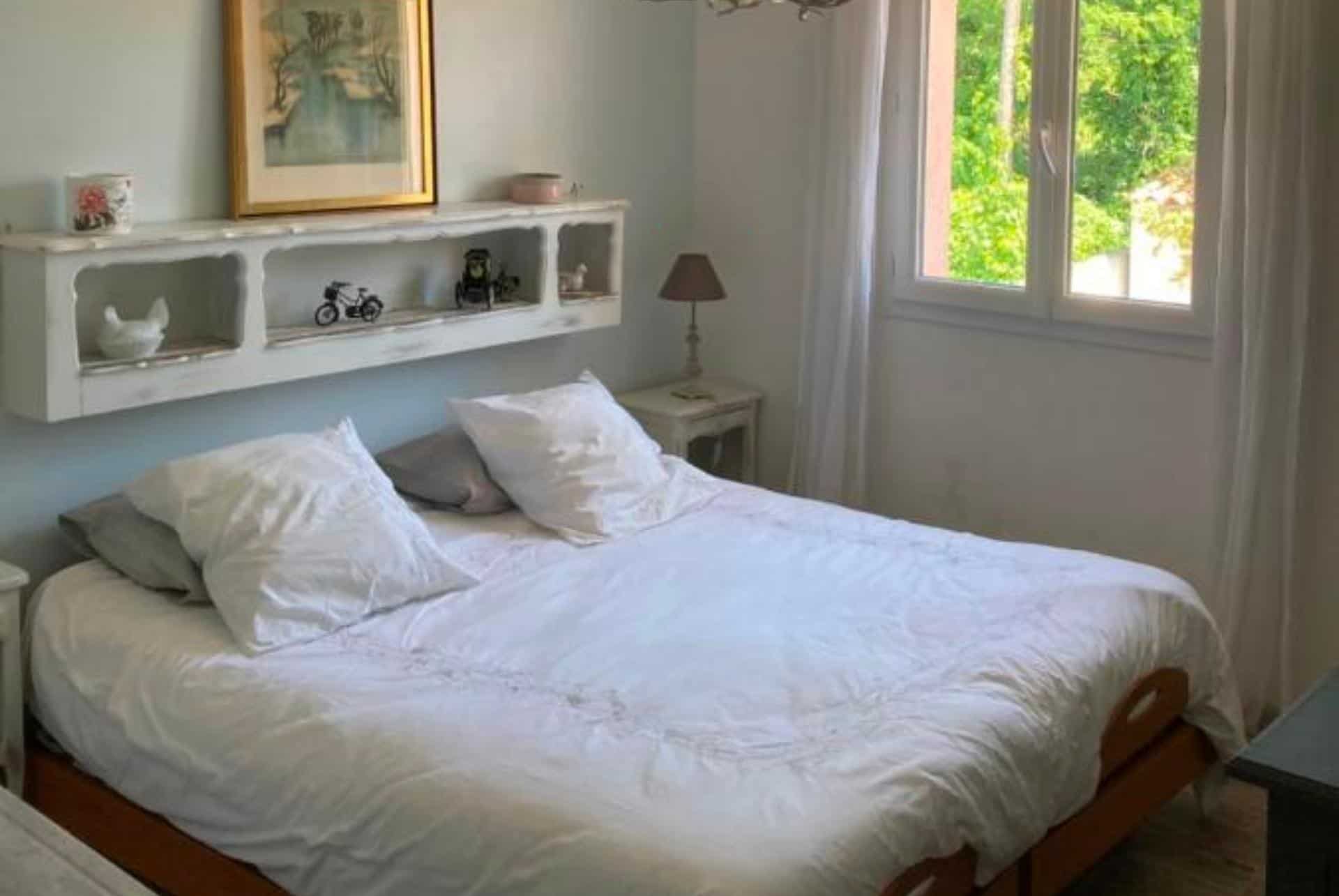 la calanqaise chambre la calanqaise chambre