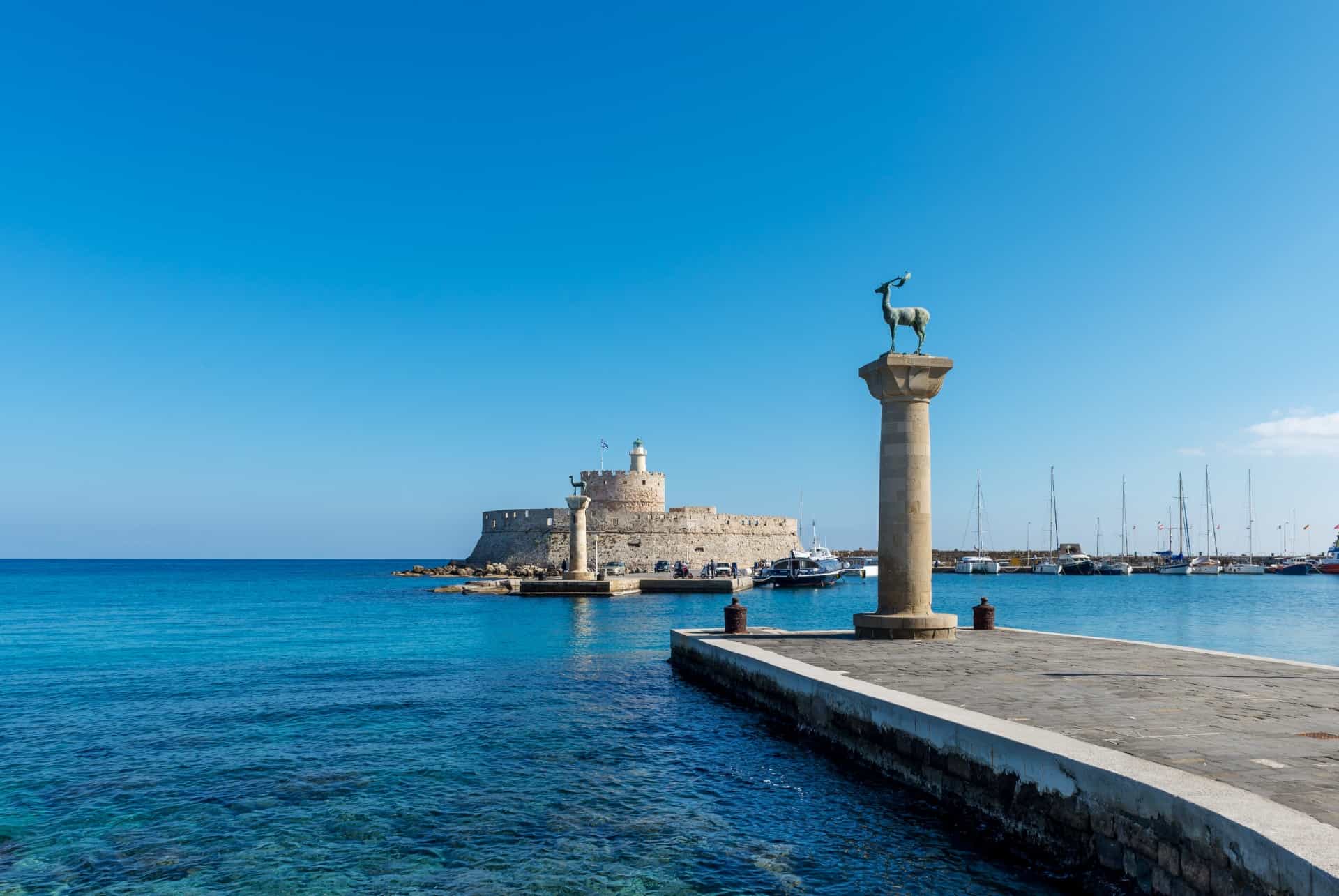 lieu ou se tenait le colosse de rhodes lieu ou se tenait le colosse de rhodes