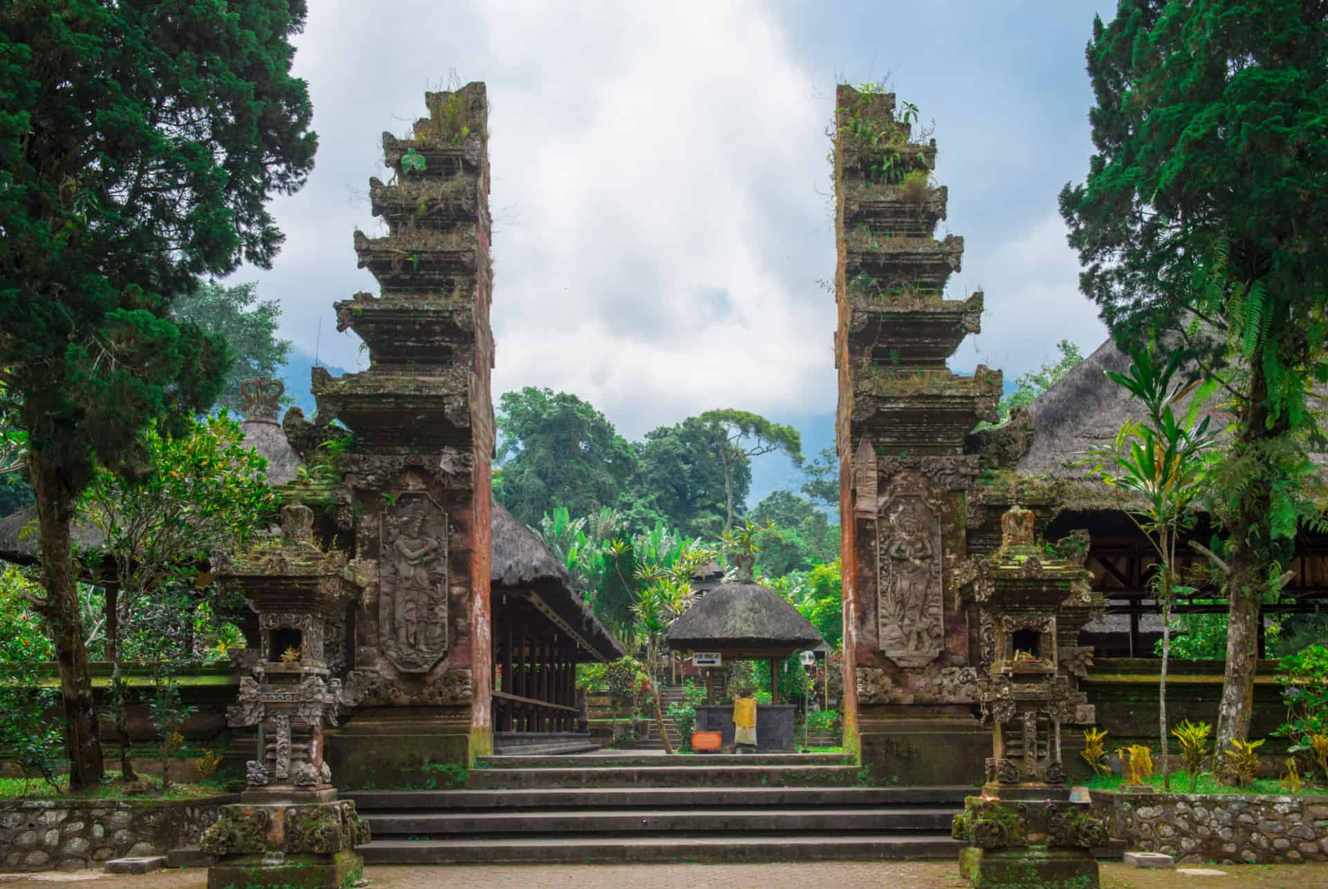 temple pura luhur