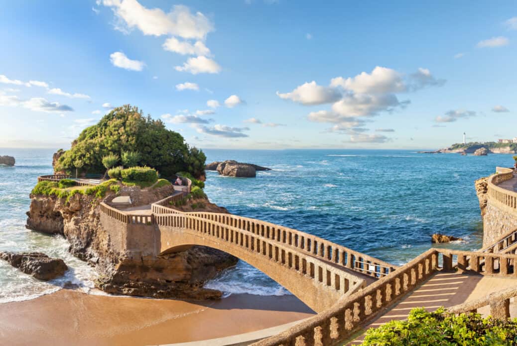 biarritz rocher de la vierge ou partir en france cet ete