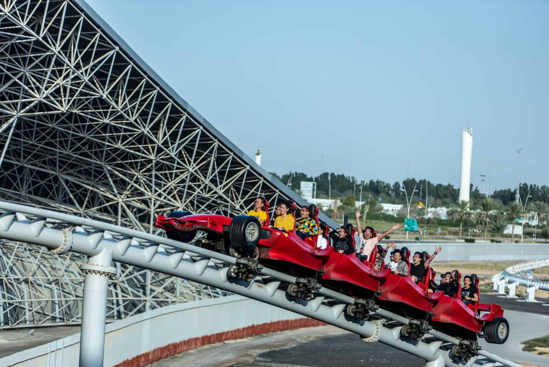 ferrari world montagnes russes