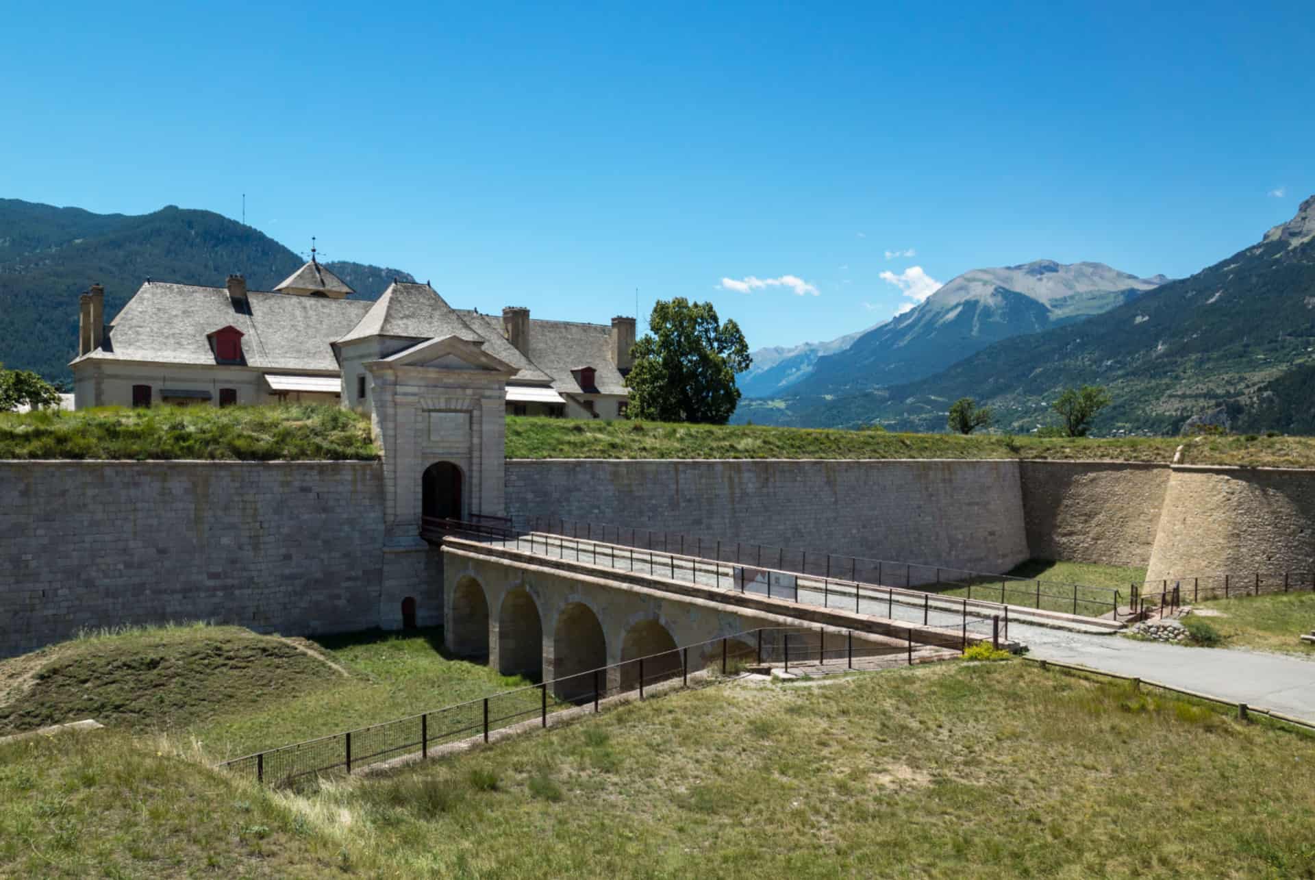 que faire hautes-alpes mont dauphin forteresse