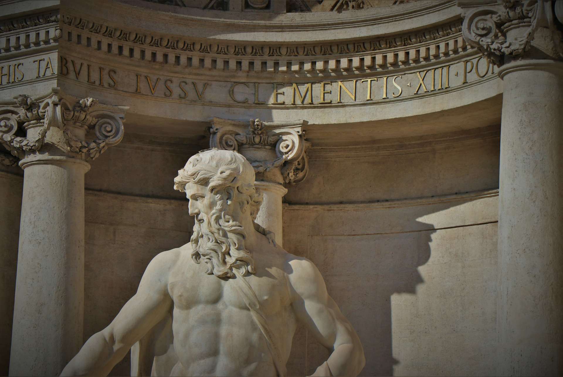 details statue fontaine trevi details statue fontaine trevi