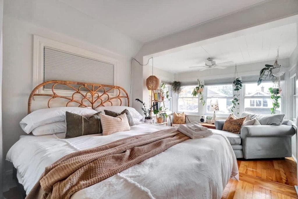 century home by river hot tub chambre century home by river hot tub chambre