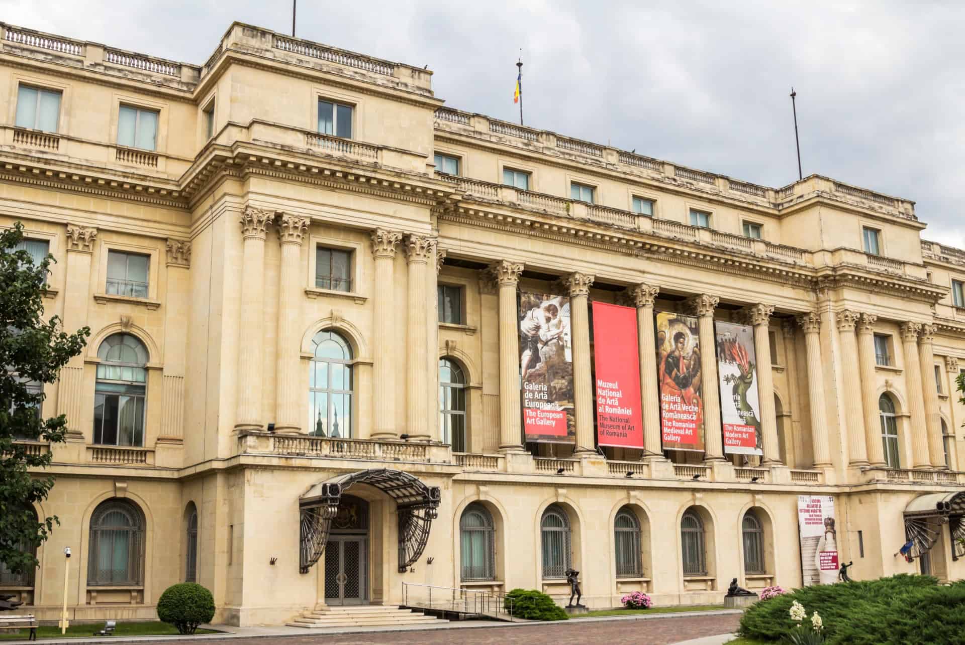 musee national art roumanie exterieur musee national art roumanie exterieur