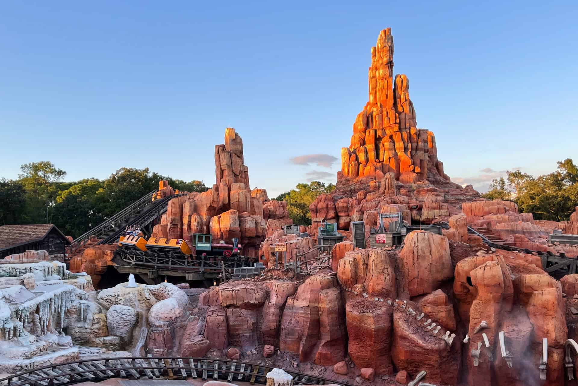 magic kingdom walt disney world railroad